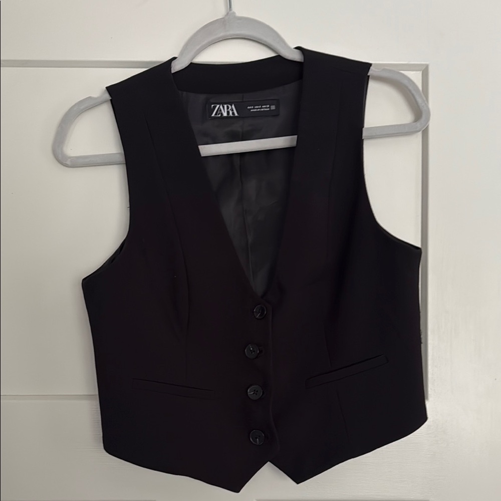 Zara Elegant Black Sleeveless Vest Top